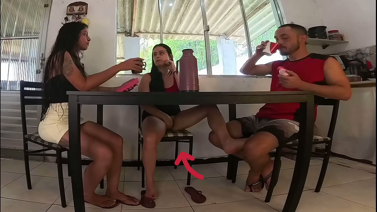 Esposa pegou amiga traidora transando com seu marido! ela vai se juntar a eles?