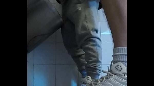 Amateur boys in sneakers wank and try handjob i...