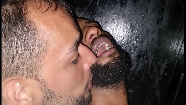 Depois da balada bateu tesão e levamos amigo pr...