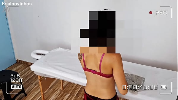 Homemade clandestine masseuse charges very low fees just to massage beautiful women