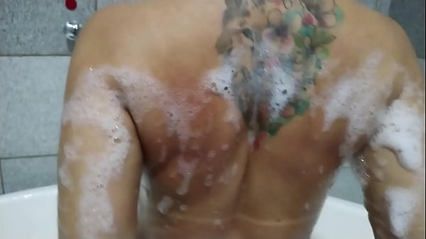 taking a bath in the whirlpool I couldn't resist and got too horny - Vallery G