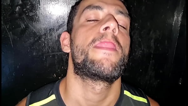 Fodemos o ninja do rabo apertado no box do cine...