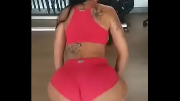 Atriz pornô Elisa Sanches dançando