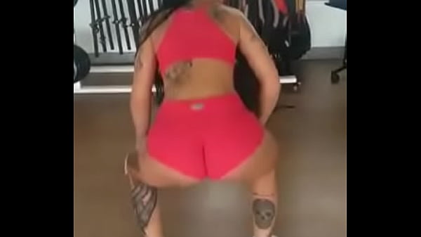 Atriz porn&ocirc; Elisa Sanches dan&ccedil;ando