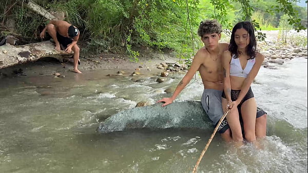 Download Video - La mujer de mi amigo es muy puta y quiere que me la coja a escondidas de su marido&period;