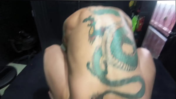 Jogo de cartas entre amigos termina em putaria ...