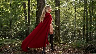 ホットなブロンド美女、リトルレッドスタイル、赤いショートコート姿 - 漁師との屋外セックス&オーラルフィニッシュ(AI生成)