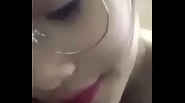 Download Video - Em r&ecirc;n giữ qu&aacute;