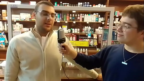 Gordo putito se mete microfono por el orto