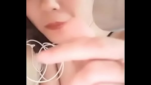 Bigo Mai Tay shows beautiful pink breasts