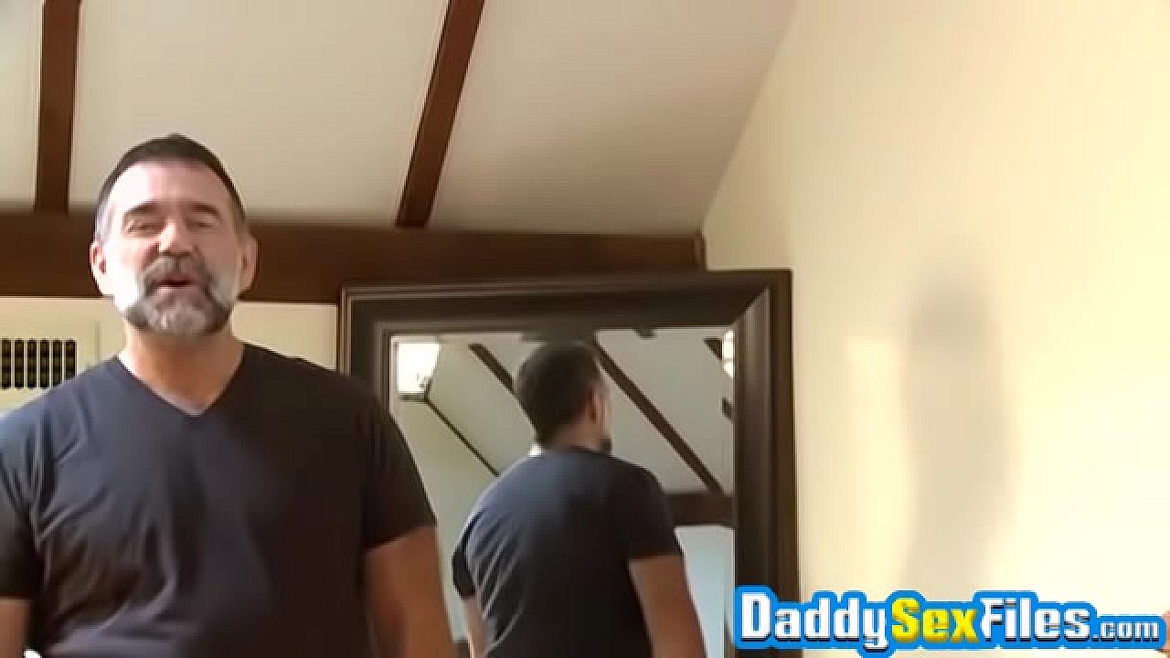 Chico gay maduro recibe una mamada descuidada antes de una perforación anal
                    anal cumshot blowjob masturbation 69 fetish gay twink big cock jock big dick bryan slater tony dazzle daddysexfiles muchos negros