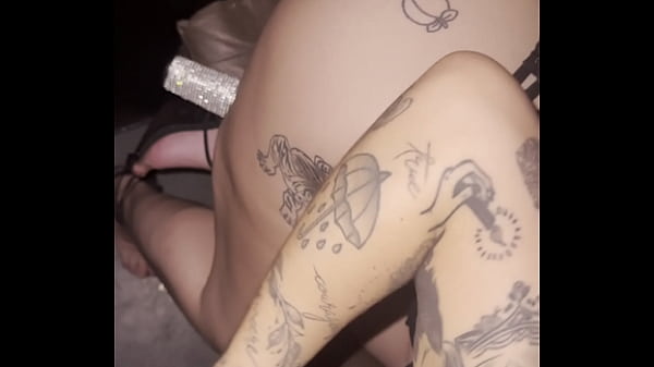 Download Video - Fomos na casa de swing e o safado fez minha boca de buceta