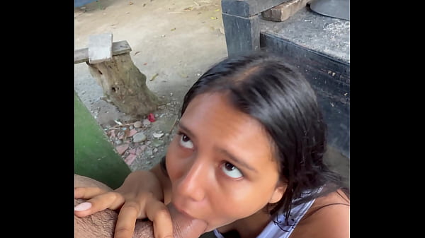 Download Video - campesina traviesa pide ayuda a cambio de tragarse la lechita
