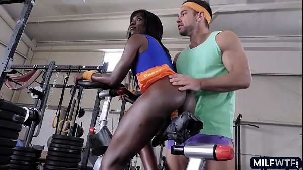 Hot Black MILF gym pusssy