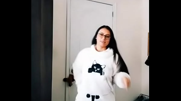 thumb lizzy dancing