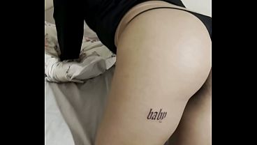 Casada hotwife muy caliente, chama o irm&atilde;o do marido para casa, fode com o pauzudo e humilha o corno manso.