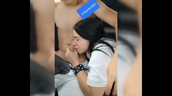 Linda Chica No Tiene Para Pagar Al Taxista Y Of...