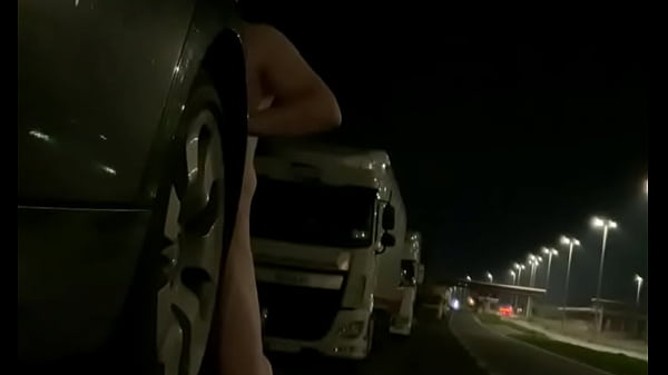 Jenny Baise Nue En Public Et Baise La Voiture