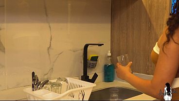 My stepmom get stuck on the kitchen and i fuck her so hard