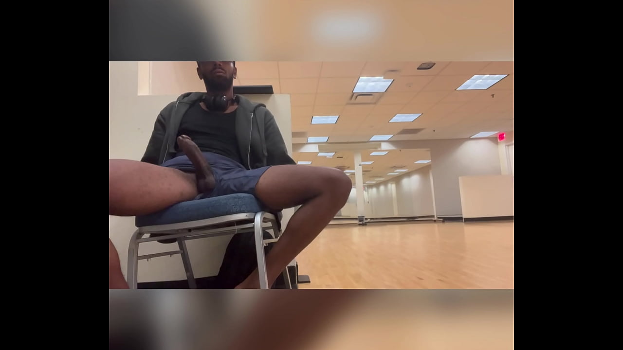 Masturbación en el salón
                   cumshot cum outdoor masturbation masturbate public jerkoff gay masturbation muchos negros
