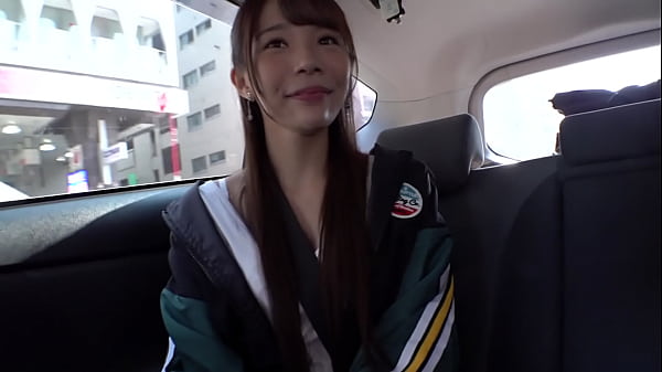 Super cute Uber girl's beautiful breasts and beautiful buttocks are sucked and seeded! Ignore the delivery and just have sex! Throw a big cock into a delicate body that was flushed by delivery and let it go!