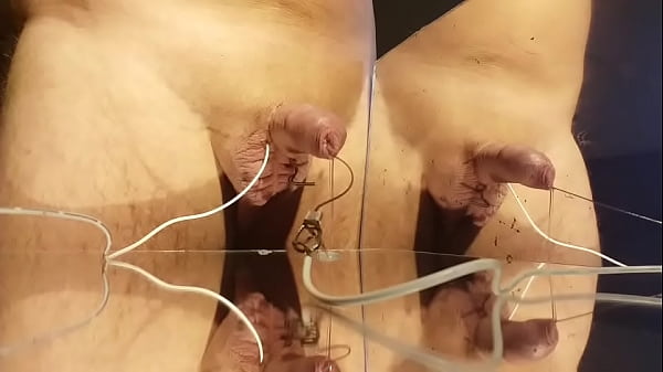 Estim 7  Éjaculation Obtenu Par Électro Stimulation Face Au Miroir