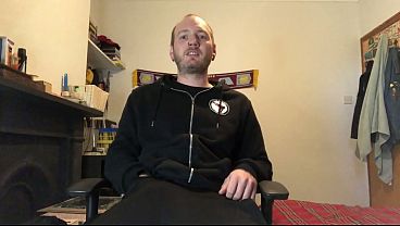 El pobre esposo no puede resistir ni 3 minutos y se corre dos veces