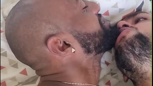 Download Video - &commat;DylanBarrows4  veio nos visitar levou Pauladas no cuzinho&comma; ganhou beijinhos do  &commat;socyalsemcamisa  enquando eu socava&period; Puto aguentou at&eacute; DP&period; Teve de tudo&period;