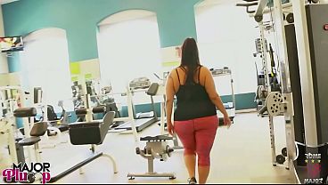 Sofia ́s Post-Workout Snack Is Raw BBC In Kitchen Counter Pound!
