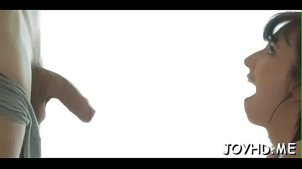 Legal age teenager widens legs for hardcore