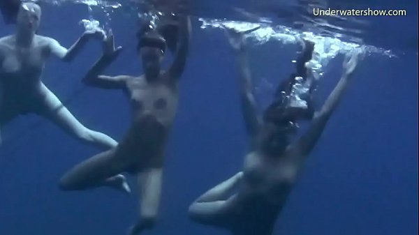 naked teen cut girls bathing outdoor pic