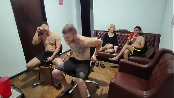 Era só pra jogar um vídeo game, no final geral ...