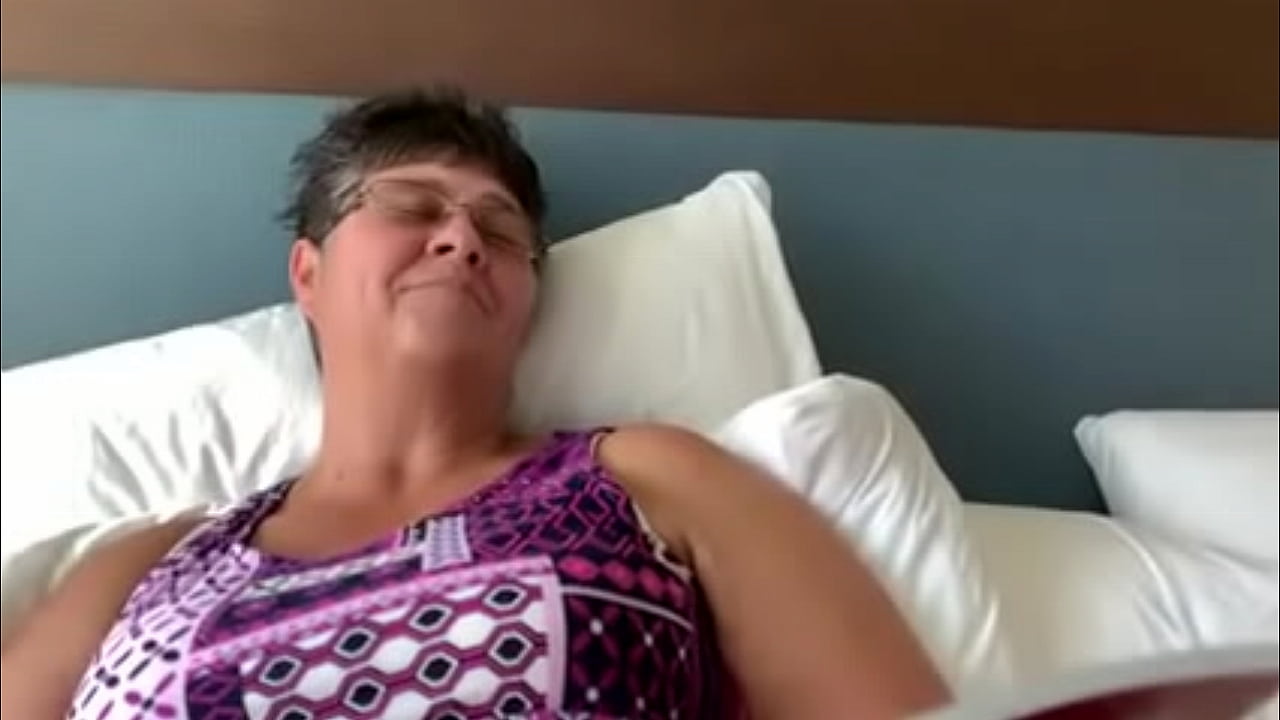 La abuela T fue chupar la BBC
                    cumshot bbc older lady muchos negros