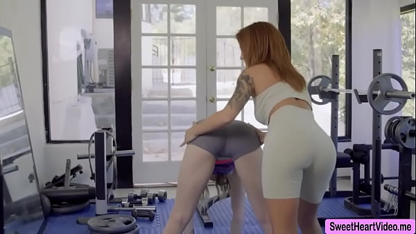 Lovely trainer facesits and rimjob her blonde c...