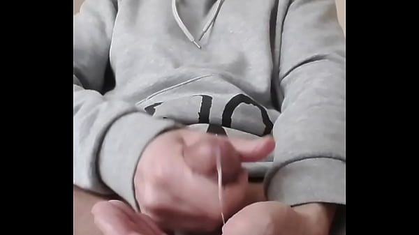 je me branle et je l&egrave;che mon jus cremeux, vid&eacute;o...