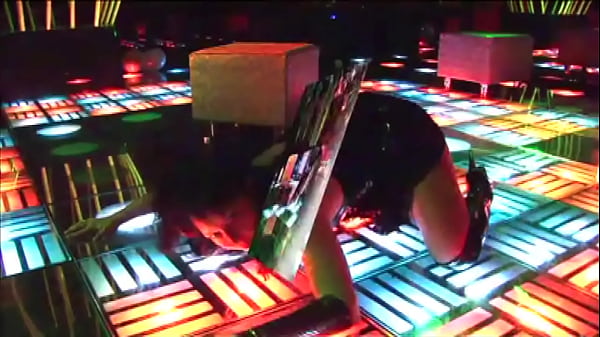 Double penetratrion on the club stage for this Italian Slut