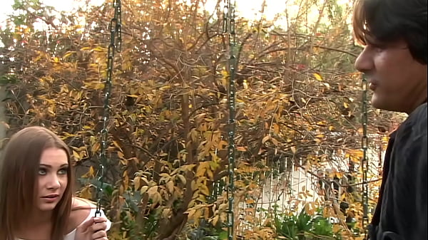 gostosa encontra f&atilde; depois da academia e faz ele ir para casa com ela comer seu cu sem camisinha