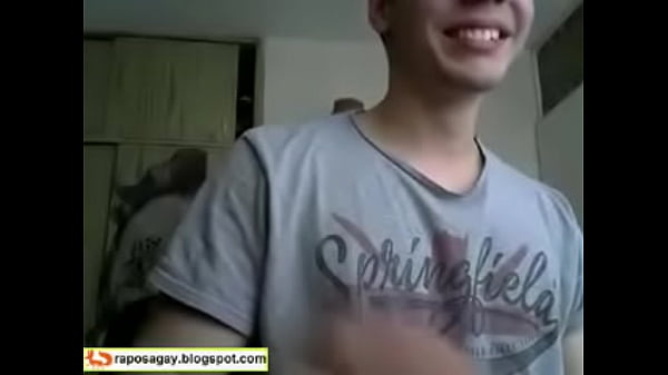 Download Video - Gatinho quase sendo flagrado - chartubando&period;blogspot&period;com