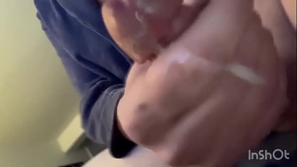 Regardez Tout Ce Liquide Pré-Éjaculatoire ! Sonnez !