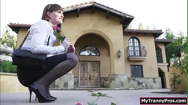 Tgirl Se Fait Enculer Par Son Nouveau Mec