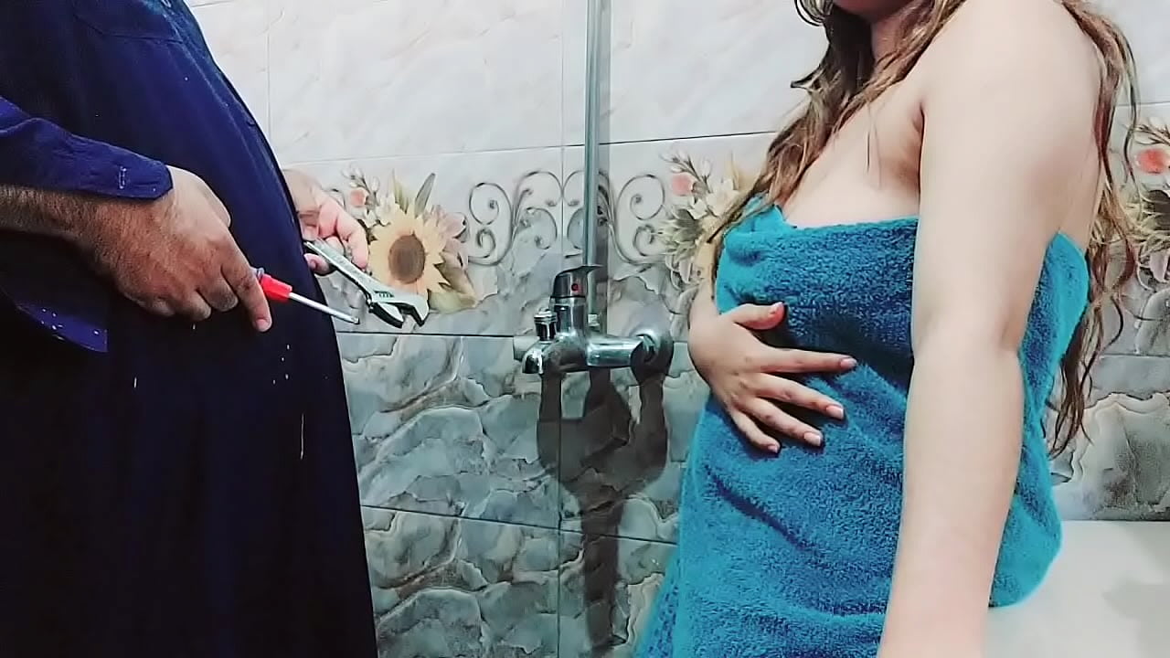 forest guard fucked BBW Desi aunty in the Bush