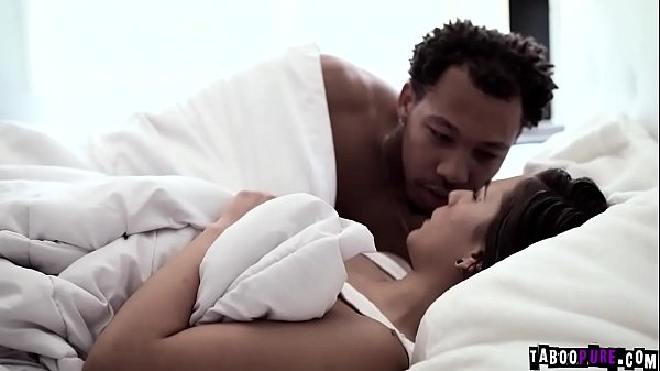 Ricky Johnson cock plowing Jaye Summers moist pussy sideways while playing her nipples!