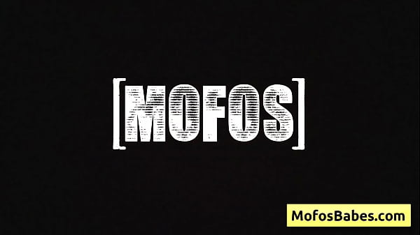 Sexy brunette girl pay her gardener with a wet blowjob and some juicy pussy (Angelina Moon, Logan Xander)