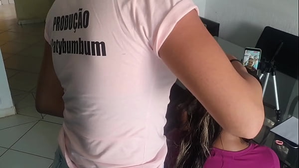 Download Video - BBB 22 As meninas fogem da festa e v&atilde;o na sala para se chupar gostoso