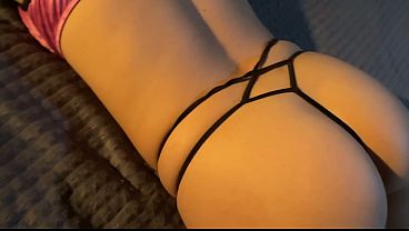 I'm coming on to my stepsister with a beautiful ass and tits, making her pussy wet and fucking her.