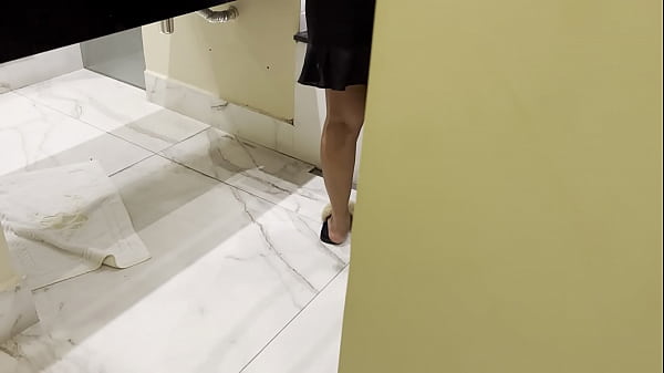 meu enteado me espiando enquanto estou tomando banho na hidro