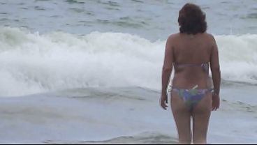 After showing off on the beach, my stepmother masturbates, asks me to lick her anus, and I cum in her pussy.