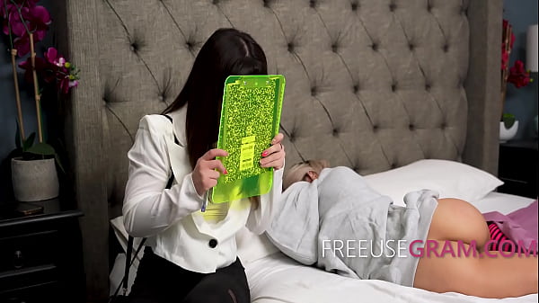 Lonely Popstar Freeuses Everyone To Fill The Avoid - Luna Luxe, Mochi Mona