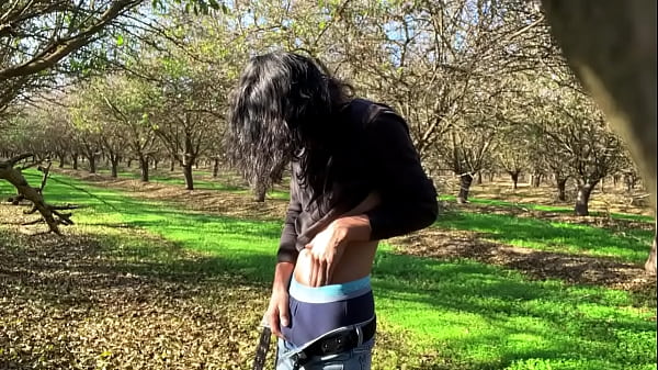 Download Video - Lindo jovencito se masturba a escondidas en el bosque