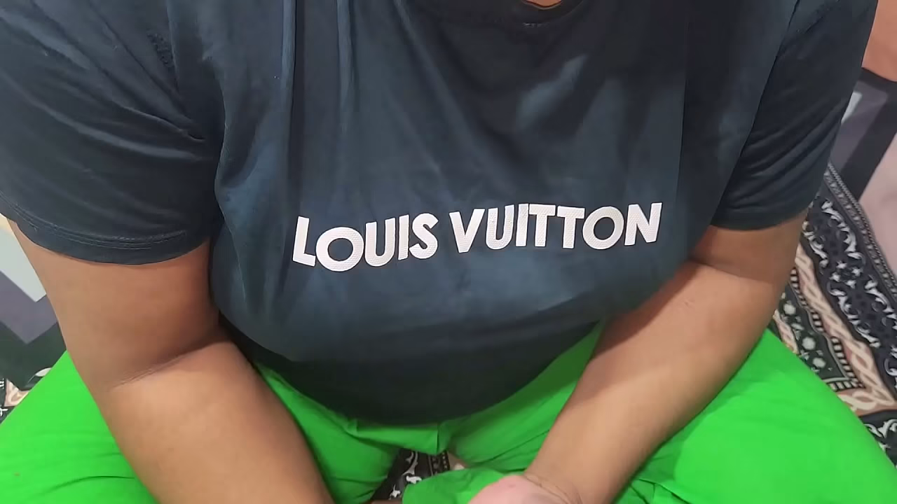 Girlfriend invited him to her empty house and fucked him